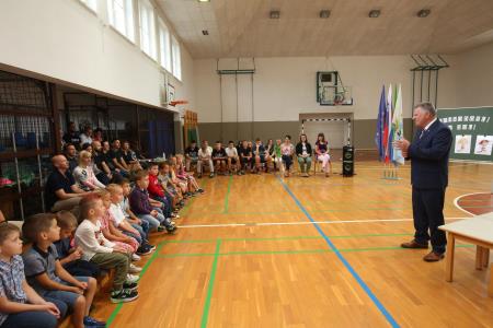 PRVI ŠOLSKI DAN SPREJEM PRVOOLČKOV GRAHOVO 07 FOTO LJUBO VUKELIČ
